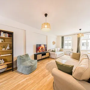 Stylisches Zentrales City-apartment Mit 2 Balkonen Apartment Leipzig